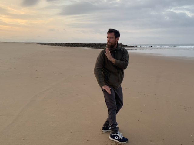 Ma Dsenng trainiert Ding Bu Chuan am Strand in Portugal